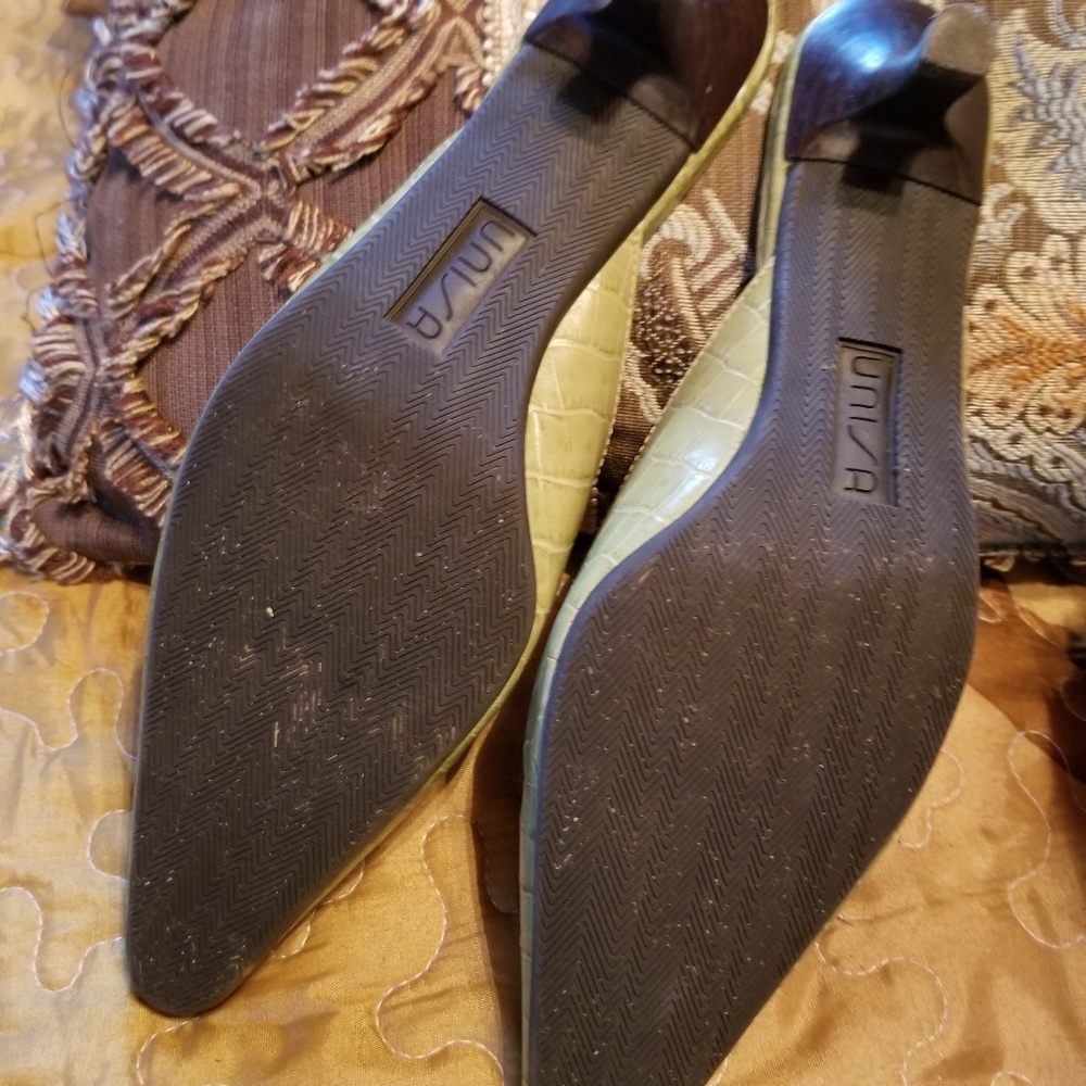 UNISA LIME LEATHER 1 INCH HEEL - Picture 2 of 5